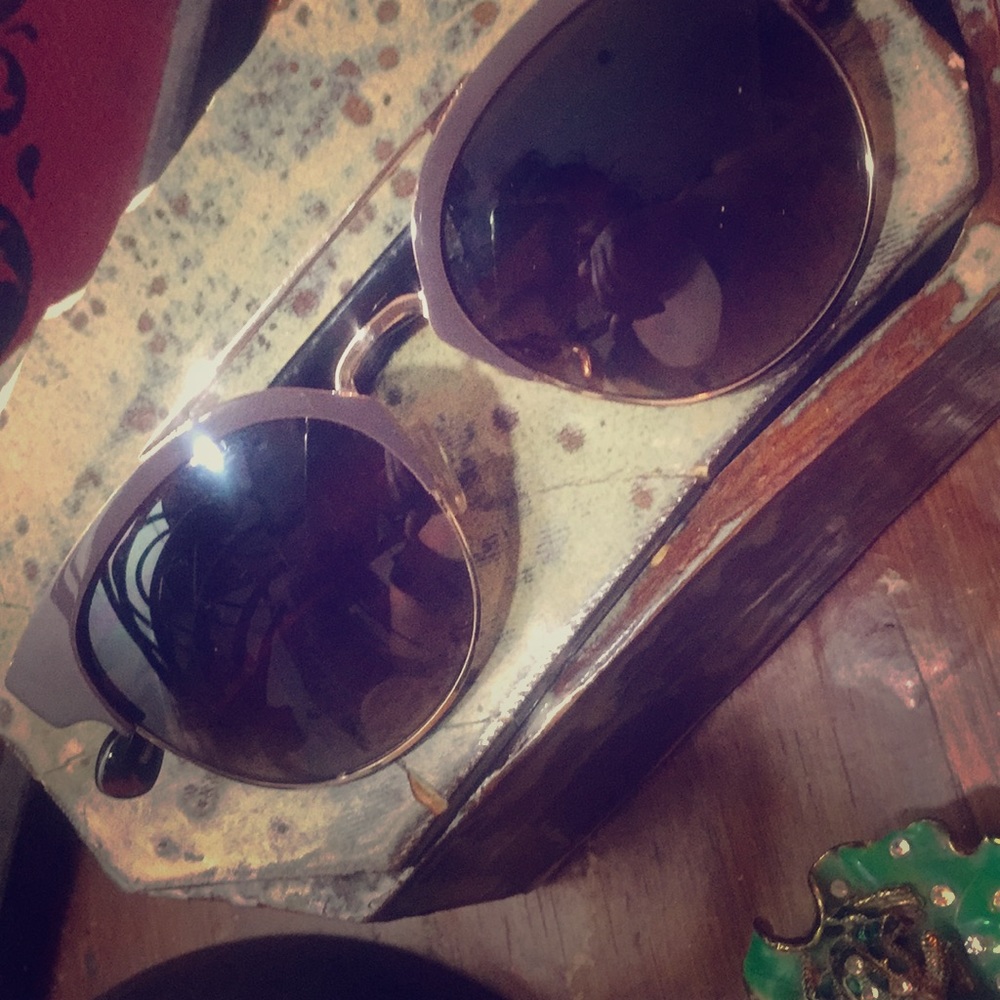 Jessica Simpson shades